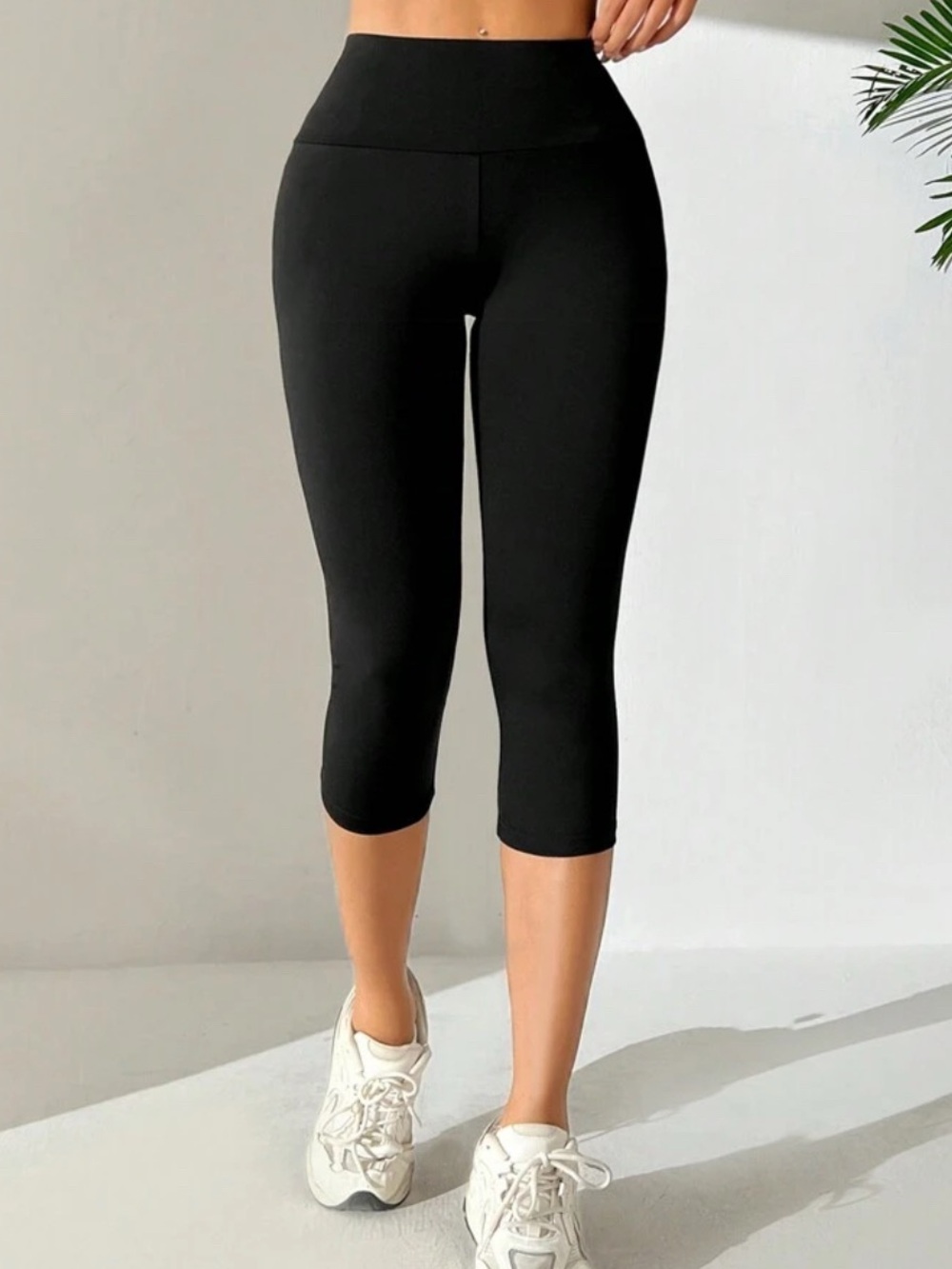 lululemon athletica women’s Black Capri Leggings